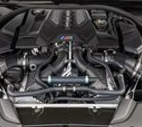 Додека сите брзаат кон струја, BMW направи нешто што никој не го очекуваше