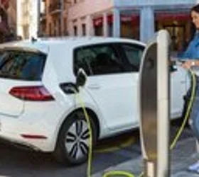 Дали електричните автомобили зрачат и го загрозуваат здравјето?