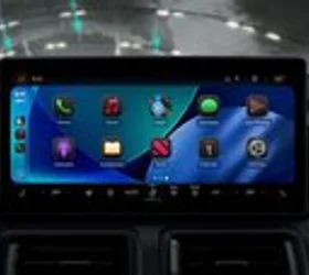 Tesla наводно подготвува интеграција на Apple CarPlay системот во своите возила