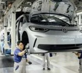 Stellantis се пишмани за моторите со внатрешно согорување во ЕУ