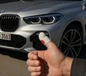 ШОК: BMW мора да плати 1,9 милиони долари поради врата што му здробила палец на сопственик