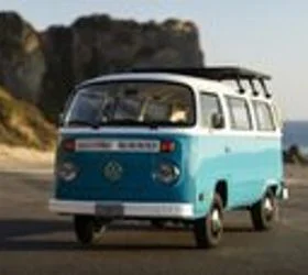 Фолксваген реставрира оштетен класичен комби кој ги преживеа пожарите во Калифорнија (фото)