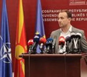 ВЛАСТА ПОБАРА АНКЕТНА КОМИСИЈА ЗА КОЧАНИ, МОДУЛАРНАТА ВО ТЕТОВО И ЗА АВТОБУСКИТЕ НЕСРЕЌИ Опозицијата поднела неуредна иницијатива, Гаши им ...