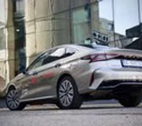 Тест Chery Arrizo 8: Хибриден седан што ги менува правилата на игра