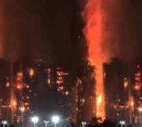 Бројот на жртви во пожарот во Хонг Конг се зголемува: Три згради сè уште горат