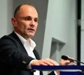 На предлог на Филипче, оставки поднесе раководството и сите членови на Извршниот одбор во СДСМ