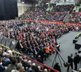 МОРА ДА ИЗЛЕЗЕМЕ ОД ЗАМКАТА НА ЕВТИНАТА РАБОТНА СИЛА И ОГРАНИЧЕНО ПРОИЗВОДСТВО Македонската економија мора да се темели на знаење, ...