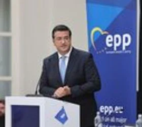 БРИСЕЛ СЕ ПОВЛЕКУВА: Новите автомобили со мотори со внатрешно согорување повеќе нема да бидат забранети во ЕУ до 2035 година