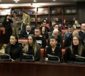 Мајките од Кочани го повикаа и Мицкоски на одговорност