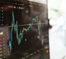 ФЕД повторно ги намали каматните стапки: трет пад оваа година во обид да се заштити пазарот на труд