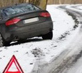 Не тргнувајте на зимско патување без овие работи во автомобилот