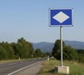 Ако го видите овој знак на патот, тргнете се веднаш: Казните се до 200 евра!