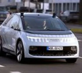Volkswagen работи на автономно возило без волан и педали