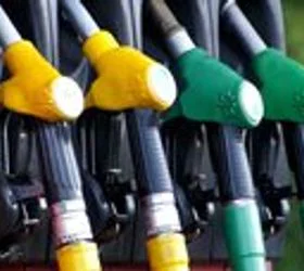 Хибридите и моторите со внатрешно согорување можат да останат: ЕК го намали целниот процент за нулта емисија до 2035-та