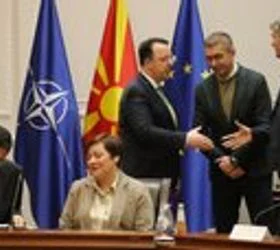 СО ЗАЕМ ОД 21 МИЛИОН ЕВРА ОД ЕБОР ЌЕ СЕ КУПAT ПЕТ НОВИ ЛОКОМОТИВИ ЗА ЖЕЛЕЗНИЦАТА