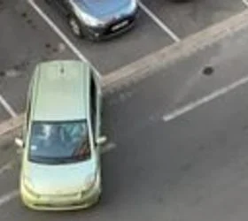 (ВИДЕО) „ДОБИЛ ДОЗВОЛА НА ЛОТАРИЈАТА?!“ Видео од паркирање го обиколи светот