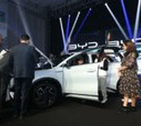 Кинескиот автомобилски гигант го престигна „Тесла“ и стана најголем продавач на електрични возила во светот