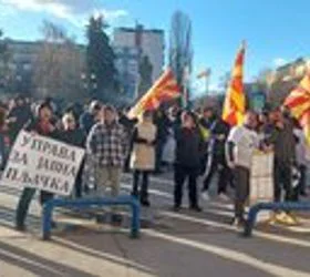 МИЦКОСКИ, ПЕТРОВА И ДИМИТРИЕВСКИ ДА ДОЈДАТ ДА ГИ СЛУШНАТ НАШИТЕ БАРАЊА, КАЖАА ПО ОДАНОЧУВАЊЕТО НА ПЛАТИТЕ ЗА 2020 КУМАНОВЦИТЕ КОИ РАБОТЕЛЕ ...