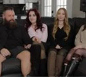 Има договор со уште две жени да го дели својот сопруг: Тој им одредува во кое време ќе се будат, ќе јадат и што ќе облечат