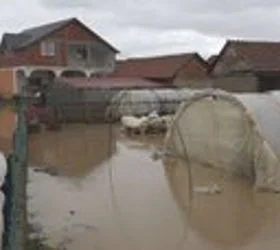 ВРНЕЖИТЕ И НЕИСЧИСТЕНИТЕ РЕЧНИ КОРИТА ПОВТОРНО ПРЕДИЗВИКАА ПОПЛАВИ ВО СТРУМИЧКО