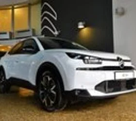 Ново во салон: Ситроен Ц4 Икс е последната лимузина на пазарот, што и не е лимузина