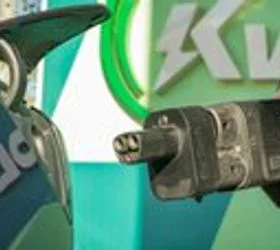 Анализа: Колку опаѓа реалниот досег на електричните автомобили по околу 240.000 километри?