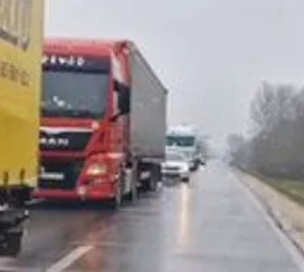 Дел од камионџиите ја прекинаа блокадата на границите со ЕУ, други продолжуваат