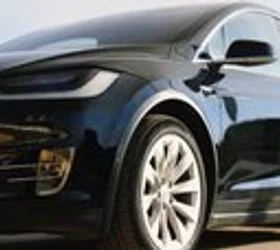 „Тесла“ го прекинува производството на моделите „S“ и „Х“ за да се фокусира на роботи