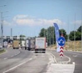 Камионските превозници од БиХ и Србија продолжуваат со блокирање на граничните премини кон ЕУ