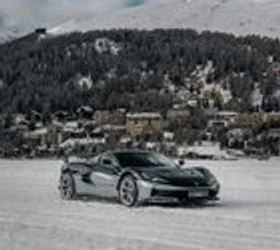 Мате Римац го испорача првото Nevera R Founder’s Edition: Хрватскиот хиперавтомобил дебитираше во Санкт Мориц