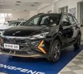 Во салонот на Dongfeng пристигна Aeolus Shine GS