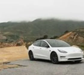 „Тесла“ го укина „Автопилотот“ и се свртува кон целосно автономно возење