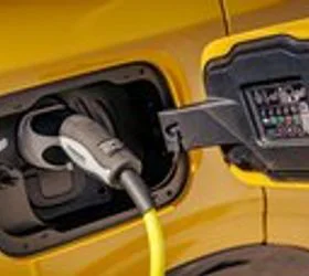 Зошто електричните автомобили уште се значително поскапи од бензинците?