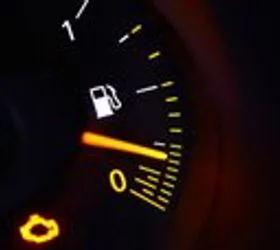 Колку гориво треба да имате во резервоарот?
