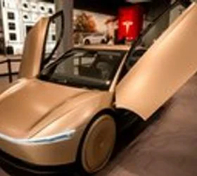 КОЛКУ НАВИСТИНА СЕ БЕЗБЕДНИ РОБОТАКСИТЕ: 14 судири за неколку месеци