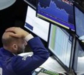 Акциите на европските берзи паѓаат, исто и еврото во однос на доларот – нафтата останува над нивото од 100 долари за барел