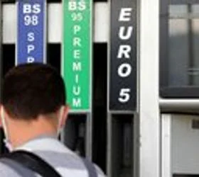 Владата најавува вонредни мерки за цените на горивата