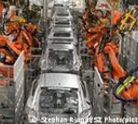 Германската автоиндустрија во криза: Добавувачите се пренасочуваат, вложуваат и бараат нови пазари