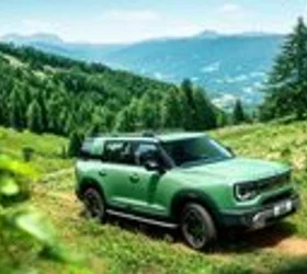 BAIC BJ30 додава хибриден погон и 4х4 во класичниот кинески пакет