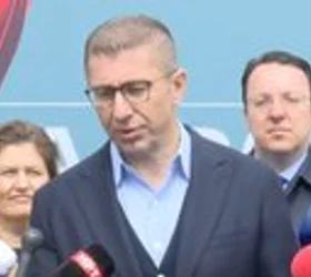 АКО РАСТАТ ЦЕНИТЕ ЌЕ ГИ НАМАЛИМЕ АКЦИЗИТЕ НА НАФТАТА Интервениравме за ДДВ како ретко која друга земја, вели Мицкоски