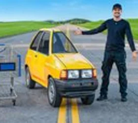 Кога паркирањето повеќе не е проблем: Најтенкиот автомобил легален за возење на патишта во светот