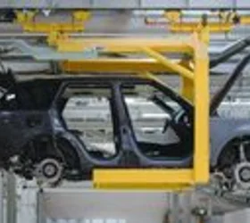 Затворениот Ормуски Теснец го загрозува и производството на автомобили