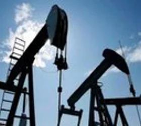 Нафтата ја проби границата од 105 долари и продолжува нагоре