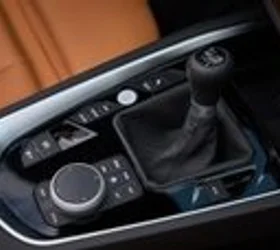 БМВ ги поштедува рачните менувачи од изумирање